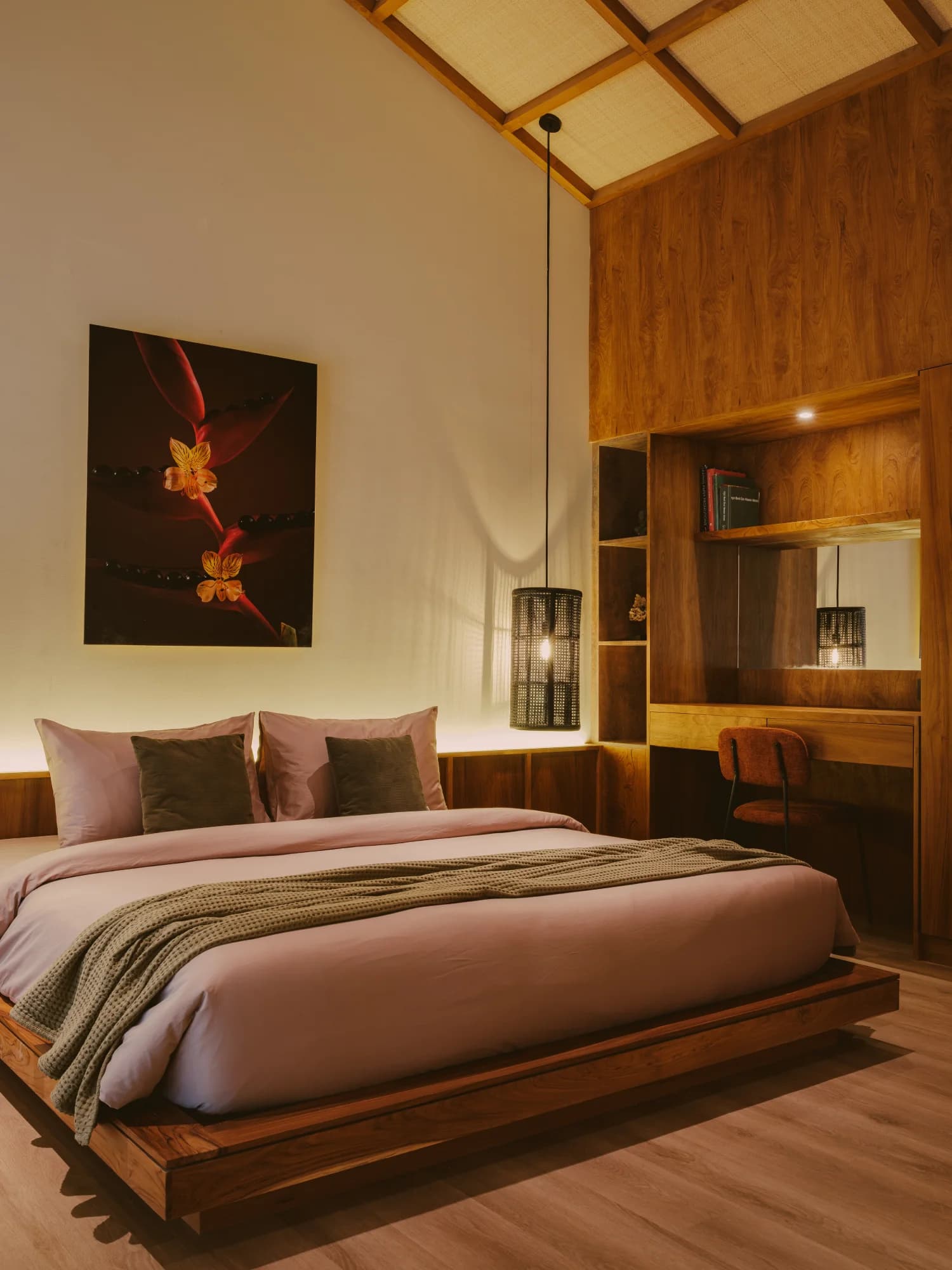 Spacious mezzanine apartment with dedicated work desk and natural sunlight